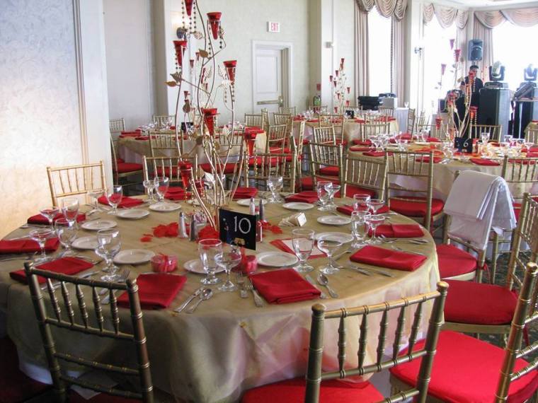 Rehoboth Beach Country Club red wedding table decor