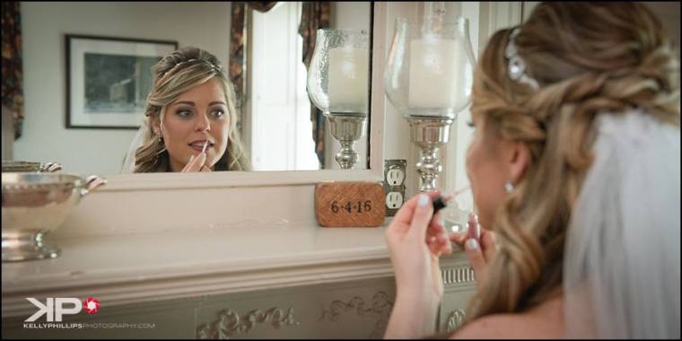 Kelly Phillips Whist bride in mirror