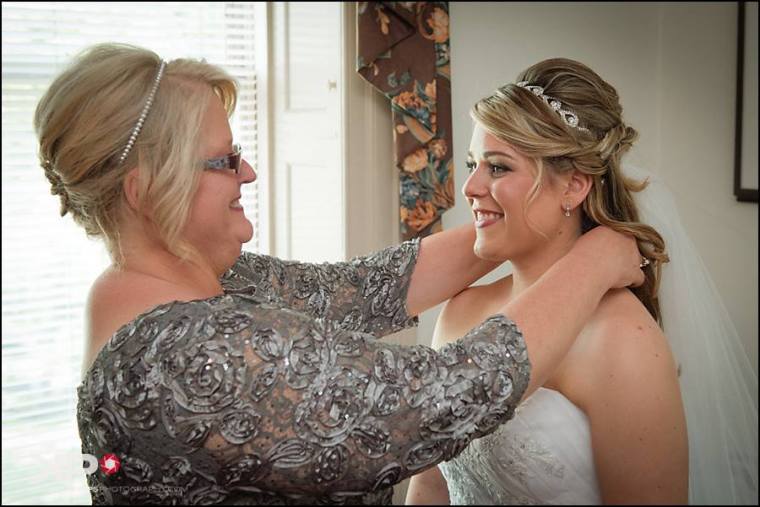 KElly Phillips Whist mom and bride